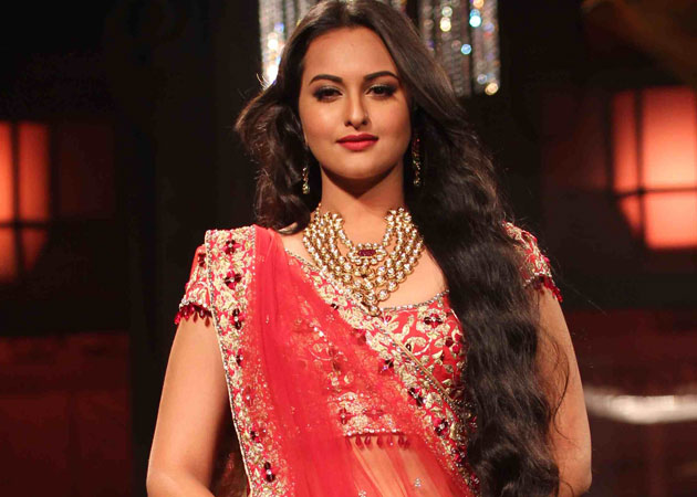 I don't choose my roles based on my look, Sonakshi Sinha